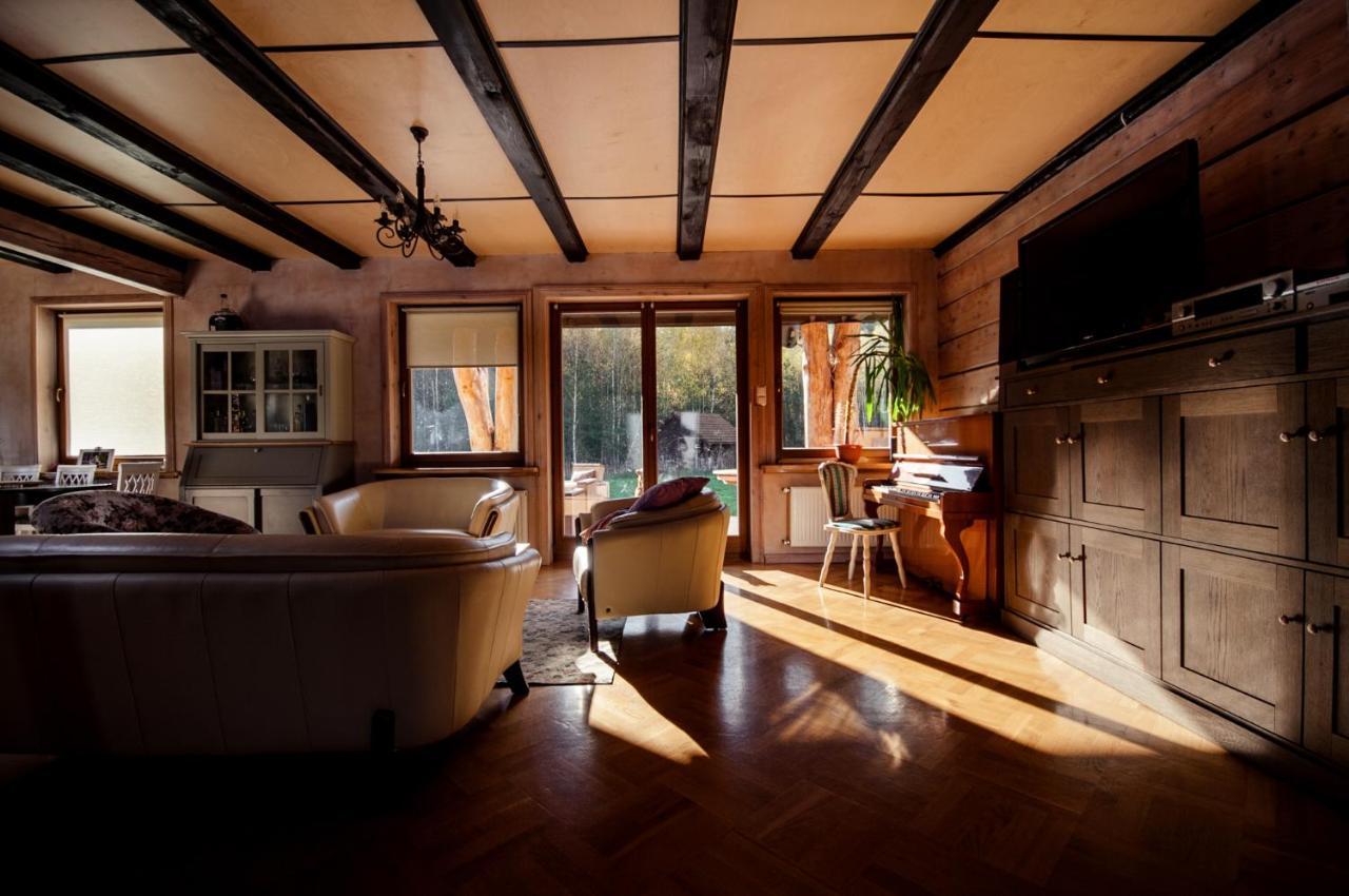 Dworek Ogrodniki, Caloroczny Dom Na Wylacznosc, Basen, Sauna, Las, Staw Rybny, Altana Grillowa, Ognisko, Pianino, Kominek, Piec Chlebowy, Duza Ogrodzona Posesja Chalet